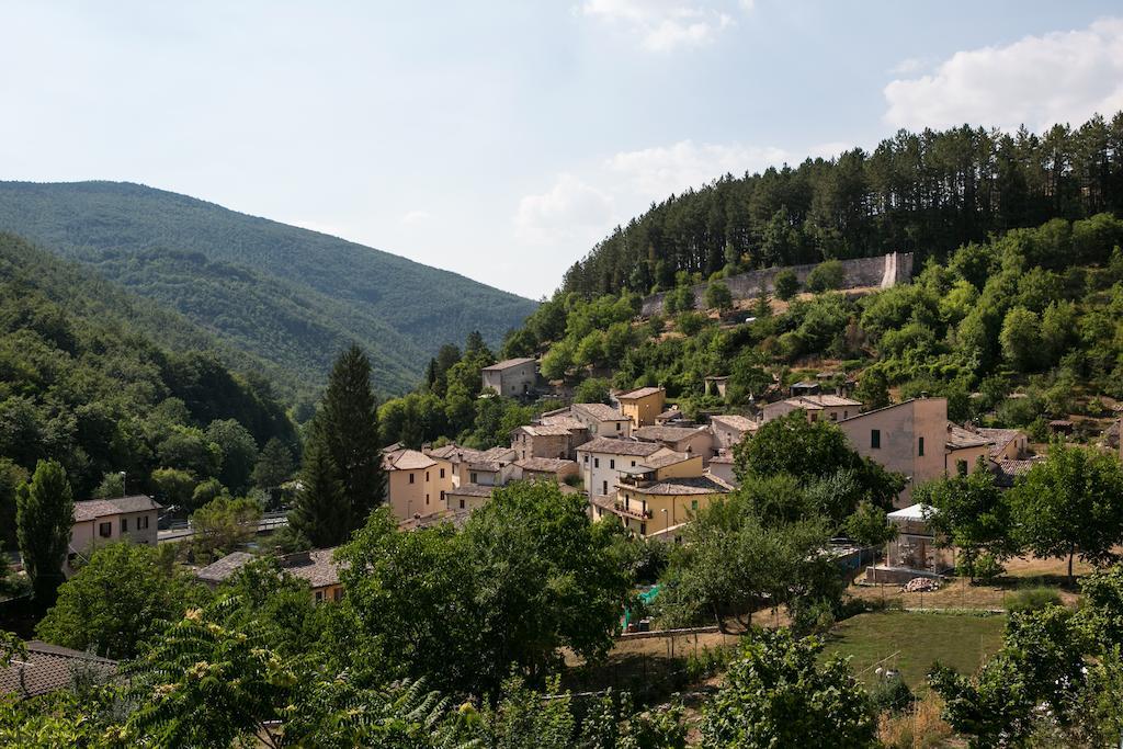 Residence Menotre Rasiglia Exterior photo