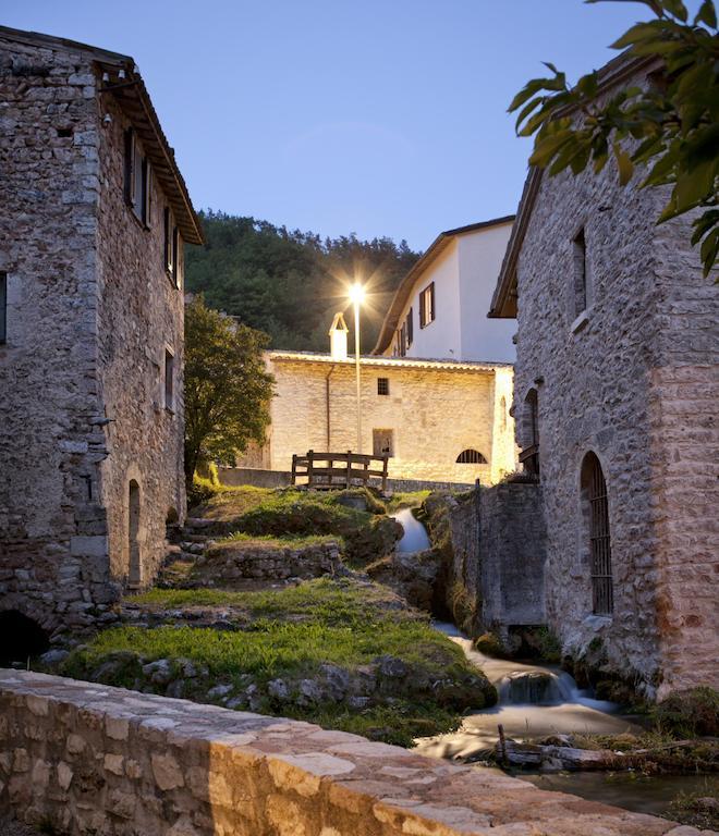 Residence Menotre Rasiglia Exterior photo